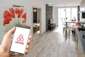 V KOLIKŠNI MERI SE AIRBNB ZAŽIRA V NAJEMNIŠKI TRG ?